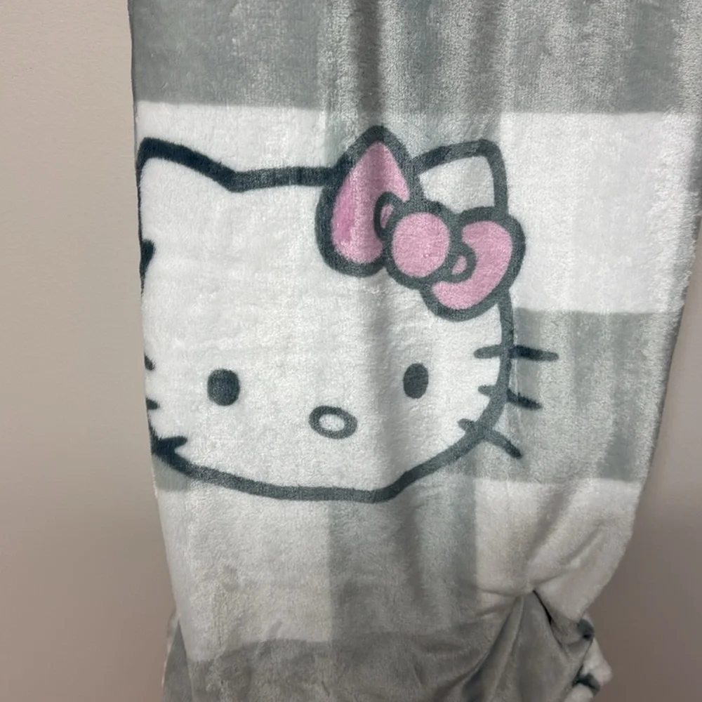 Hello Kitty Gray Plaid Blanket Plush Throw‎ Blanket 50x70 Sanrio NWT Chri…